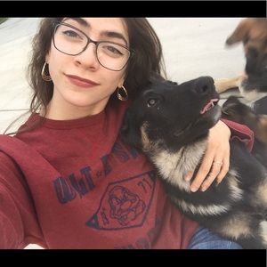 Meet your Posher, Mayra
